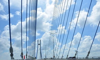 Cầu Vàm Cống mới đưa vào sử dụng đã gặp sự cố nứt đường dẫn.