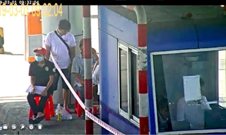 Một số người dân tập trung tự đếm xe qua trạm thu phí BOT Ninh Lộc (Khánh Hòa) những ngày qua.