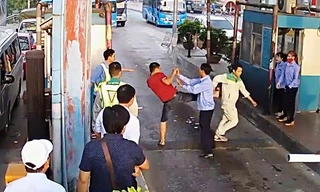 Tài xế gây sự phản đối trạm thu phí BOT Tân Đệ hồi tháng 5/2018.