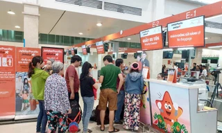 Quây làm thủ tục ưu tiên người già, trẻ em của Jetstar Pacific.