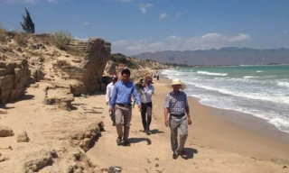 Lãnh đạo UBND xã Phước Thể đi thực địa, trưa 4/3. Ảnh: A.Nhiên.