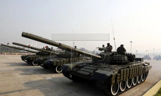 Duyệt binh, Myanmar khoe vũ khí 'khủng'