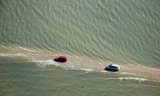 Năm 1701, con đường mòn nối đất liền và hòn đảo Noirmoutier lần đầu tiên được ghi nhận trên bản đồ. Hơn 100 năm sau, các dịch vụ vận chuyển khách bằng xe ngựa bắt đầu xuất hiện. Ảnh: H1apn.