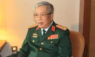 Thứ trưởng Bộ Quốc phòng Việt Nam Nguyễn Chí Vịnh trả lời PV báo chí sau khi kết thúc Đối thoại Shangri La lần thứ 15.