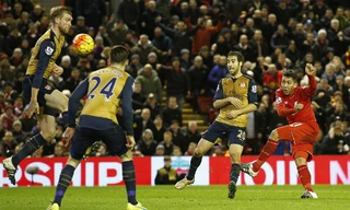 Liverpool chia điểm Arsenal sau tiệc bàn thắng