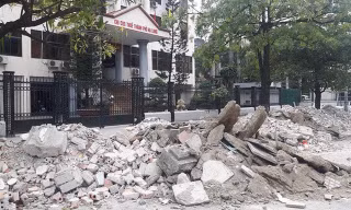 Yêu cầu cơ quan điều tra vào cuộc làm rõ những đối tượng đổ phế thải xây dựng, "vây" trụ sở Thuế.