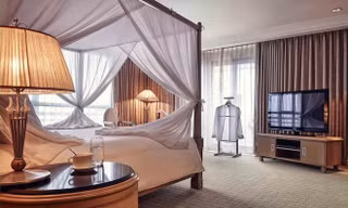 Chiêm ngưỡng phòng khách sạn Tổng thống Pháp nghỉ ở TPHCM