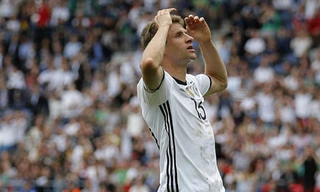 'Sát thủ' Đức tiếc hùi hụi vì không thể sánh ngang... Bale