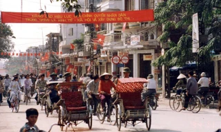 Những chiếc xích lô quen thuộc trên đường phố Hà Nội.