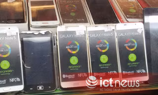 Samsung Galaxy Note 5 nhái. Ảnh: H.P.