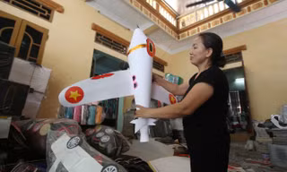 'Máy bay, ôtô mui trần' cúng rằm tháng 7