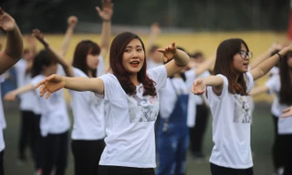 Hơn 500 người hâm mộ quay MV tưởng nhớ Trần Lập