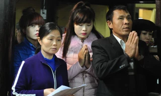 Đổ xô vay vốn, chen chân xin lộc đền Bà Chúa kho