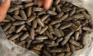 Số đạn được phát hiện dưới nền nhà ông Liêm.