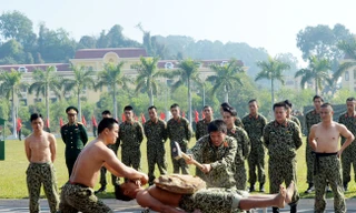 Mục kích đặc công chống khủng bố khổ luyện