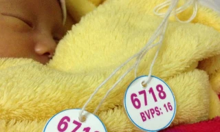 Từ vụ 'nuôi nhầm' con suốt 42 năm: Nhận diện con bằng... smartphone