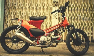 Huyền thoại Honda Super Cub đời cũ được một biker tại Việt Nam độ lại với phong cách Bobber đầy chất "bụi bặm" và cá tính.