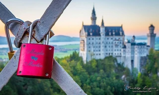 Vòng quanh thế giới với khóa tình yêu