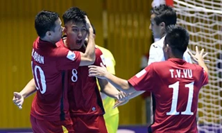 Cú hat-trick của Minh Trí giúp Tuyển futsal Việt Nam giành chiến thắng lịch sử.