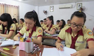 Học sinh trường THPT Thành Nhân, quận Tân Phú đang ôn thi tại trường.