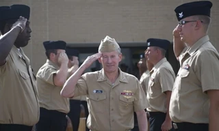 Ông Ted "Twig" Branch (giữa) là đối tượng bị điều tra tham nhũng. Ảnh: US Navy.