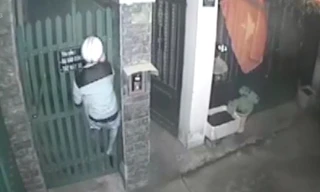Camera an ninh ghi cảnh tên trộm thoăn thoắt trèo tường