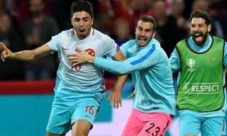 [VIDEO] CH Czech 0-2 Thổ Nhĩ Kỳ: Pha lê vụn nát