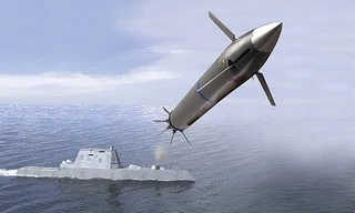 Hình ảnh mô phỏng đạn LRLAP của USS Zumwalt. Ảnh: Mer et marine.