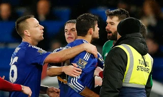 Costa để lại dấu ấn bằng những tình huống tranh cãi thay cho bàn thắng. Ảnh: Reuters.