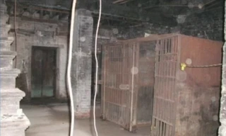 Buồng giam nơi phát hiện bộ hài cốt bí ẩn, nhiều khả năng thuộc về một người vô gia cư, người đã vô tình tự giam chính mình và tử vong do không thể thoát ra ngoài.