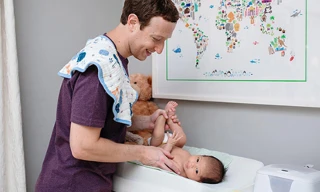 Bức ảnh Markthay tã cho con từng được gần 870.000 lượt like chỉ trong một đêm. Ảnh: Facebook.