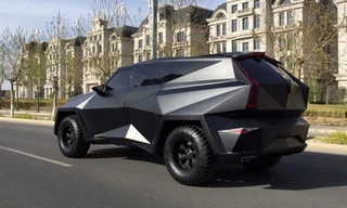 Làm thế nào để tạo ra một mẫu SUV hầm hố, hiếu chiến và đủ độc đáo? Câu trả lời của hãng xe Trung Quốc IAT là kết hợp các đường nét của Lexus LF-NX với những mẫu SUV chống đạn của Dartz. 