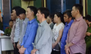 Các bị cáo tại phiên tòa. Ảnh: Tân Châu.
