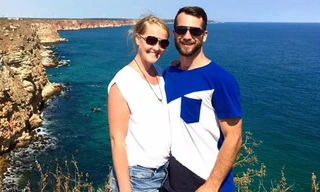 Đôi trẻ du lịch vòng quanh thế giới với giá 0 đồng