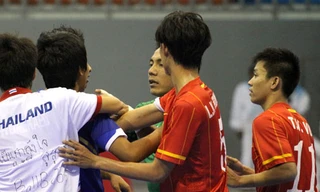 Suýt loạn đả ở chung kết futsal nam