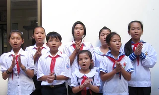 Những em bé Trường Sa