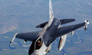 Chiến đấu cơ Mỹ chặn 'máy bay bà già'