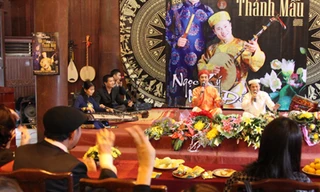 Ngọc Ký, Minh Đức được khán giả đón nhận khá nồng nhiệt trong lần trình diễn nhân ra mắt đĩa hát văn ở Văn Miếu Quốc Tử Giám Ảnh: N.M.Hà