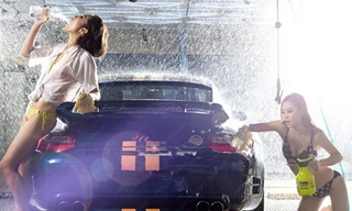 'Nghịch nước' với các nàng rửa xe quyến rũ