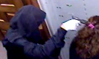 Dùng súng giả đi cướp