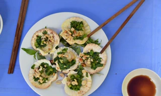 Quán ốc hè phố của người đẹp 9X Việt lên báo nước ngoài