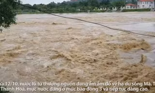 Nước lũ đục ngầu đổ về hạ lưu Thanh Hóa, nhiều nhà dân ngập sâu