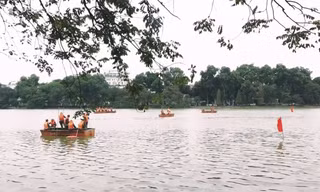 Công binh người nhái tìm vật liệu nổ trước khi nạo vét hồ Gươm