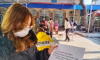 Người mắc COVID-19 điều trị tại nhà vẫn phải chờ gỡ vướng