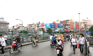 Thành phố bên bờ sông Ka Long