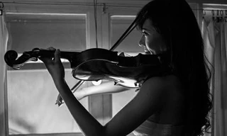 Mai Thỏ trần tình ảnh phản cảm 'khoe ngực'