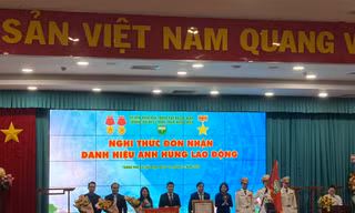 Trường ĐH Y Khoa Phạm Ngọc Thạch đón nhận danh hiệu “Anh hùng Lao động” 