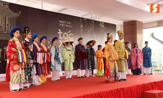 Người trẻ “ngỡ ngàng” với cổ phục Việt 