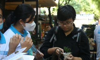 Tri thức cho đi, màu xanh nhận về