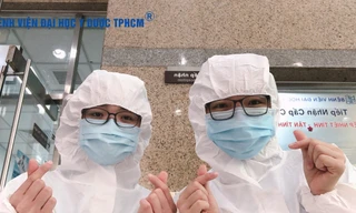 Rung động những bức ảnh y bác sĩ bệnh viện mùa COVID-19 tự chụp cho nhau 